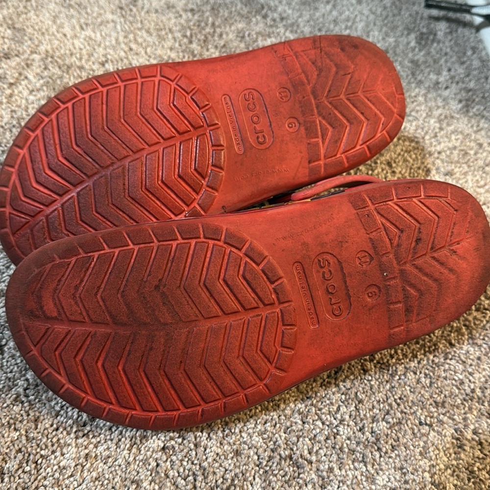 Used lightning McQueen crocs - Picture 3 of 4